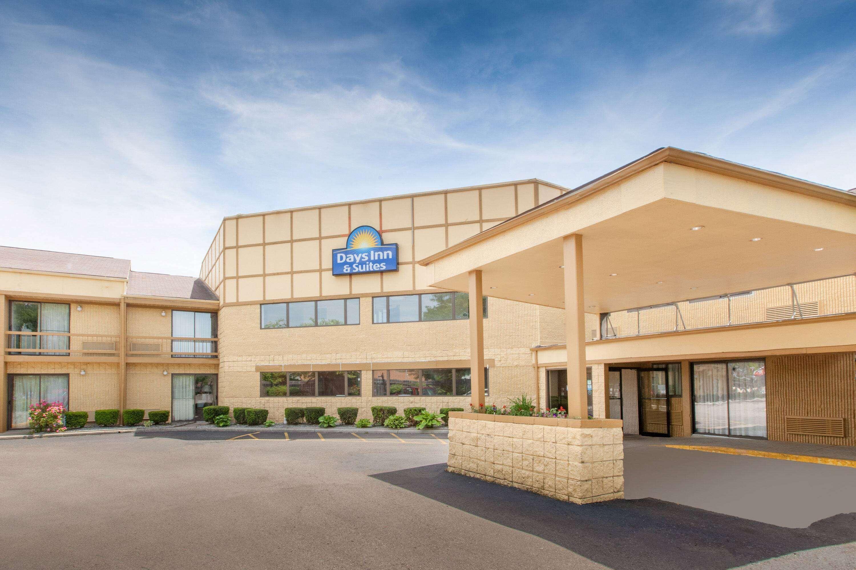 Days Inn & Suites By Wyndham Madison Heights Mi Exterior photo