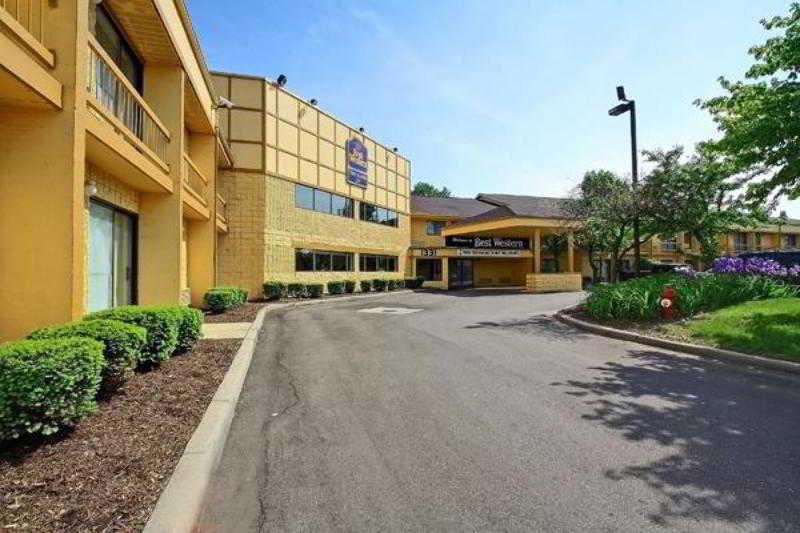 Days Inn & Suites By Wyndham Madison Heights Mi Exterior photo